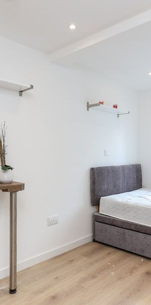 Room in a Shared Flat, Old Oak Common Lane, W3 - Photo 1