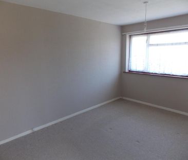 2 bedroom semi-detached bungalow to rent - Photo 3