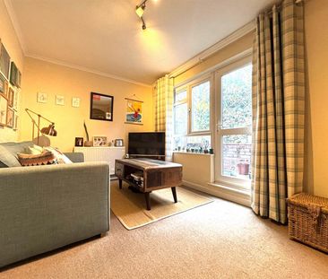 Frayslea, Uxbridge, Middlesex, UB8 - Photo 2