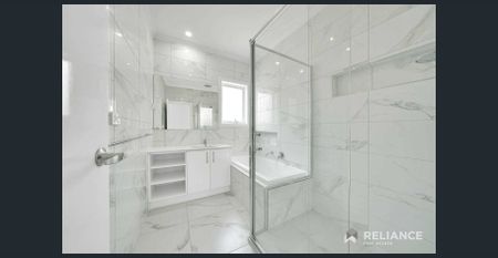 Modern 4-Bedroom Family Home in Tarneit - Photo 5