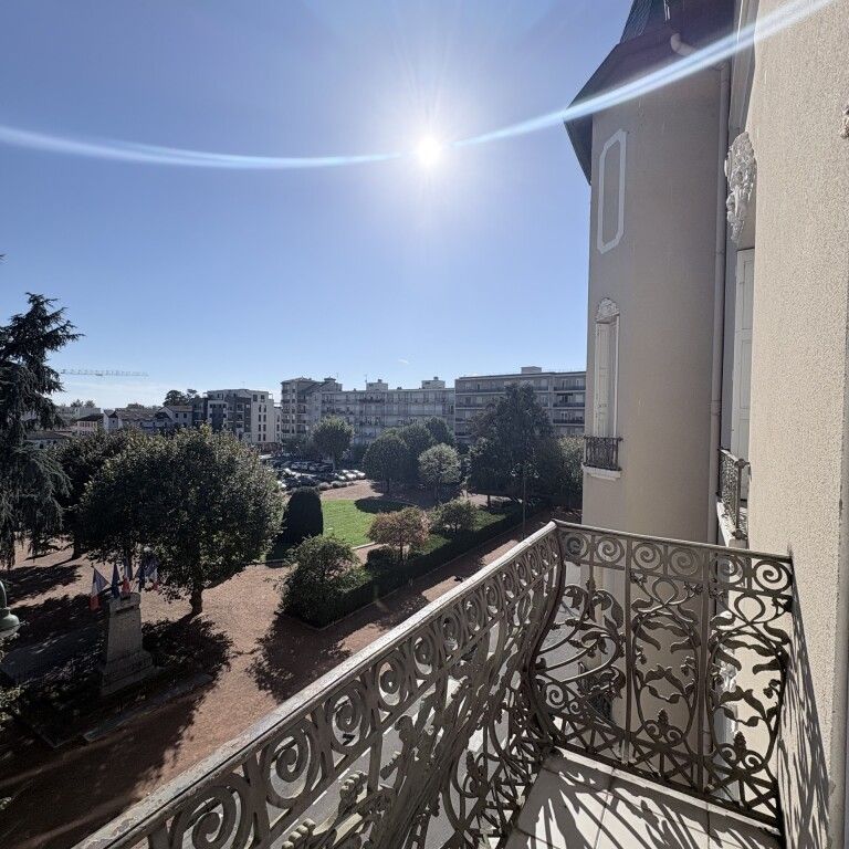 Location Appartement 2 pièces 46m² MONTROND LES BAINS 42210 - Photo 1