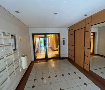 2 pièces - Meublé - 42 m² - 4ème étage - Colocation non autorisée - Photo 2