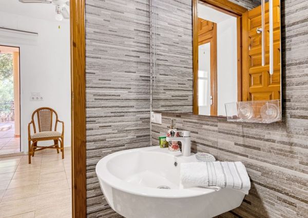 Villa for rent in Cumbre del Sol with 5 bedrooms