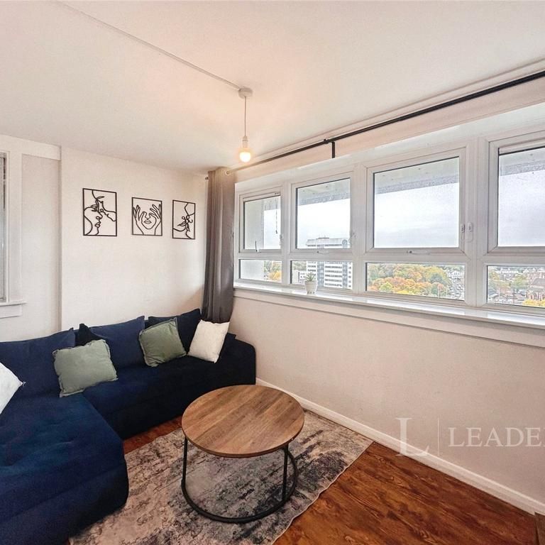 2 bedroom flat to rent - Photo 1