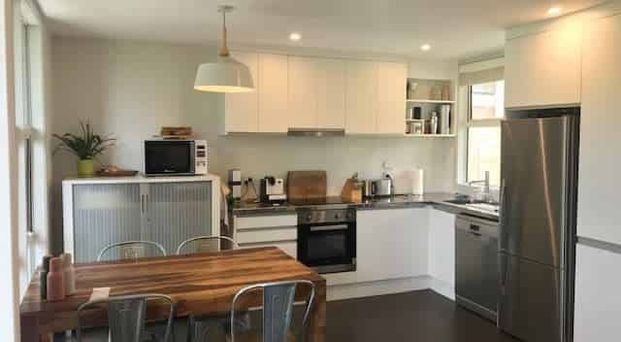 Modern 4BR Townhouse in Mount Cook - Photo 1