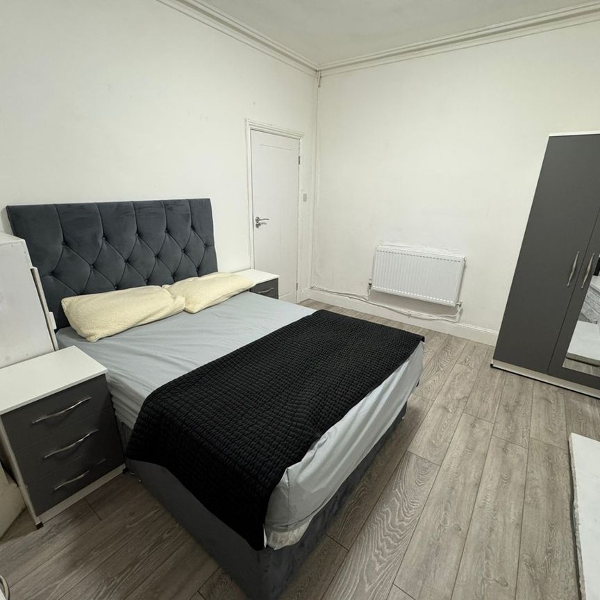 1 Bed Flat, Cheltenham Road, BS6 - Photo 1