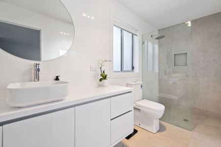 Bright, Stylish & Ready to Impress - Your Perfect Rental Retreat! - Photo 4