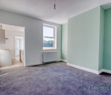 2 bedroom end of terrace house to rent - Photo 1