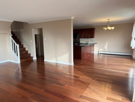 Breathtaking Ocean-View 5 Bedrooms, 4 Bathrooms, Prime Westside in White Rock! - Photo 4