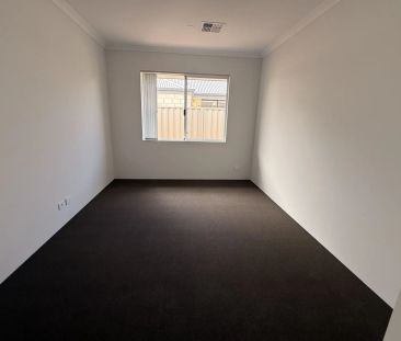 Stylish Family Home in Prime Secret Harbour Location - Photo 3