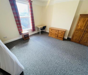 5 bedroom flat to rent - Photo 3