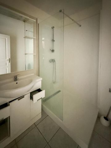 Location Appartement 5 pièces 120m² ST DENIS 97400 - Photo 5