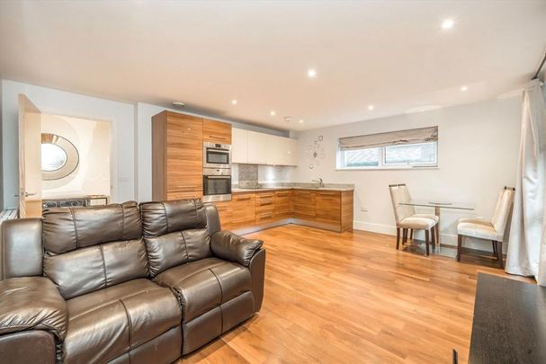 3 bedroom flat to rent - Photo 1