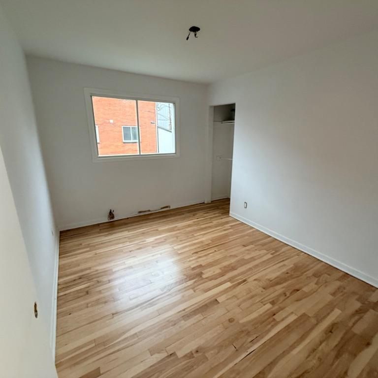 Grand 4 1/2 a louer - Photo 1