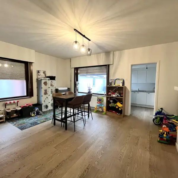 Vernieuwde woning met 2 slaapkamers - Photo 1