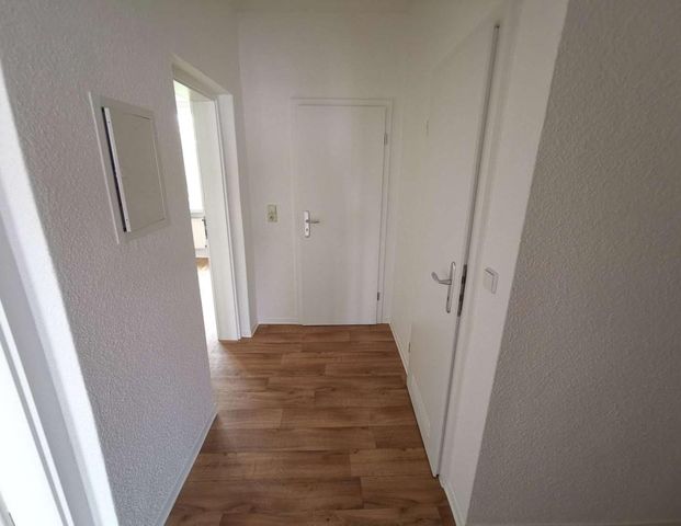 Gerade in Renovierung für Sie - Helle 4-Raum-Wohnung mit Balkon - Stellplatz möglich - Foto 1