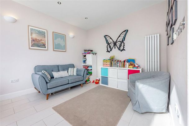 4 bedroom terraced house to rent - Photo 1