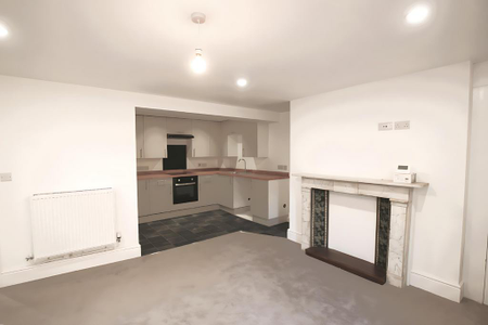 2 bedroom flat to rent - Photo 2