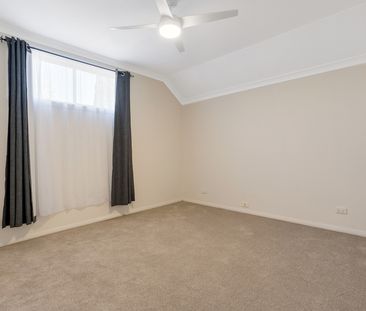 Freshly Refurbished Three-Bedroom Unit - Photo 2