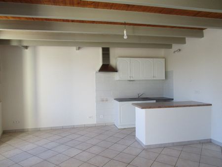 Location Maison 3 pièces 51m² BOURG CHARENTE 16200 - Photo 4