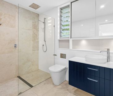 Luxury Modern Dual-Level Apartment with District Views - Furnished - Photo 1