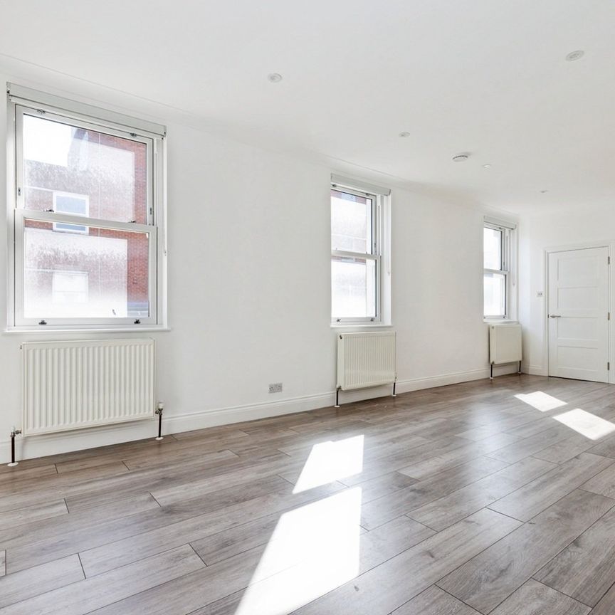 3 Bed Flat, Pratt Street, NW1 - Photo 1
