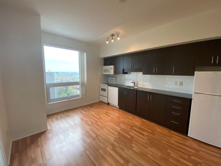 For Lease - 30 Heron's Hill Way Unit# 2004, Toronto, Ontario - Photo 2