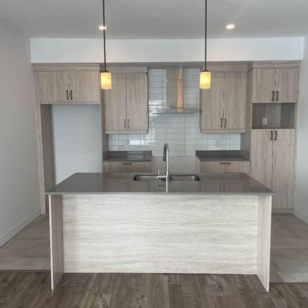 TRÈS GRAND 4 1/2 À LOUER DÈS MAINTENANT!! - Photo 3