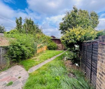 Lent Rise Road, Burnham, SLOUGH - Photo 1