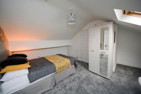 1 bedroom in a house share to rent - Photo 3