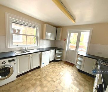 3 bedroom maisonette to rent - Photo 5
