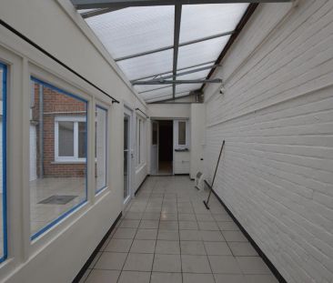 Instapklare rijwoning met 3 slaapkamers, koer en garage - Photo 2