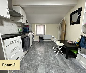 Room in a Shared House, Aylcliffe Grove, M13 - Photo 4