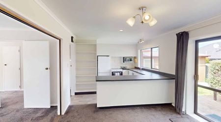 City Centre - 5 Bedrooms - Photo 3