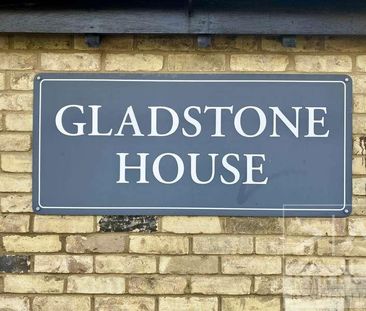 Horton Crescent, Epsom, KT19 - Photo 2