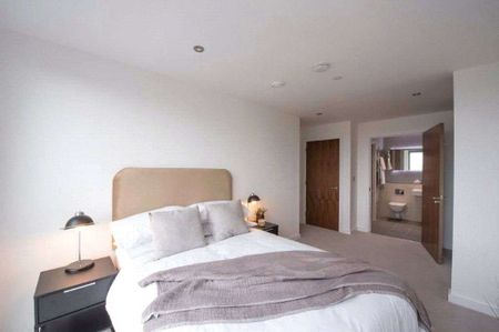 ** 2 WEEKS RENT FREE FOR JANUARY MOVE INS ** A 8th floor, two bedroom, 1 bathroom, apartment situated in a modern rental community with superb on site residents facilities. - Photo 4