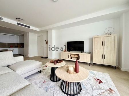 Alquiler de piso en Calle Hungría - Photo 2