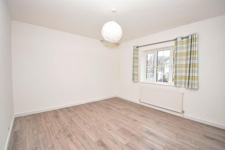 3 bedroom end of terrace house to rent - Photo 2