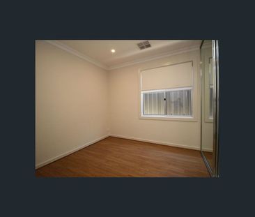 Perfectly position courtyard home in Prospect! - Photo 1