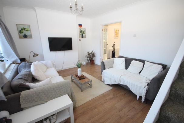 3 bedroom terraced house to rent - Photo 1