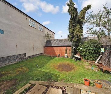 4 bedroom semi-detached house to rent - Photo 3