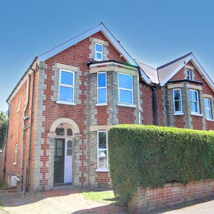 4 bedroom semi-detached house to rent - Photo 1