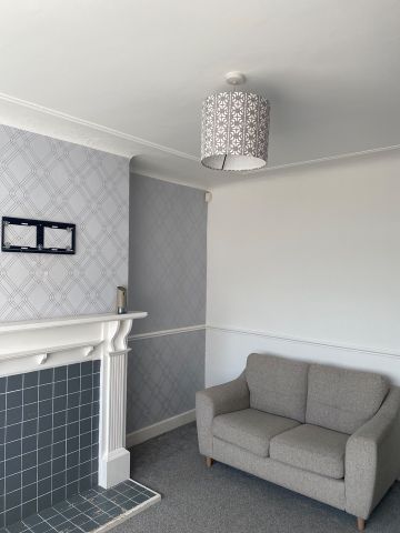 3 Bed Semi-Detached House, Brian Place, LS15 - Photo 2