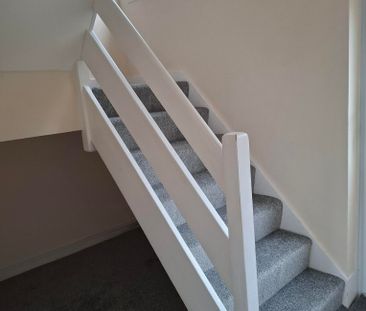 Two bedroom terraced house in Winklebury, Basingstoke - Photo 5