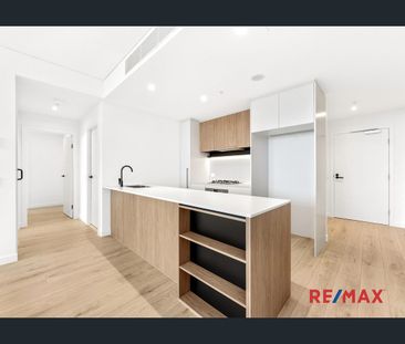 Top floor near-new 3-bedroom + STYDY ROOM and winter garden in West... - Photo 1