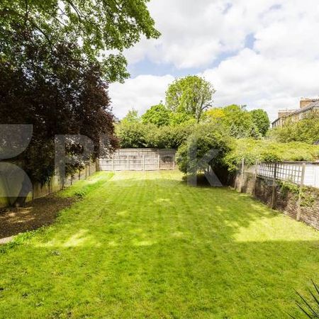Modern self-contained studio with access to communal garden - Photo 3