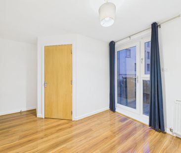 3 bedroom flat to rent - Photo 4