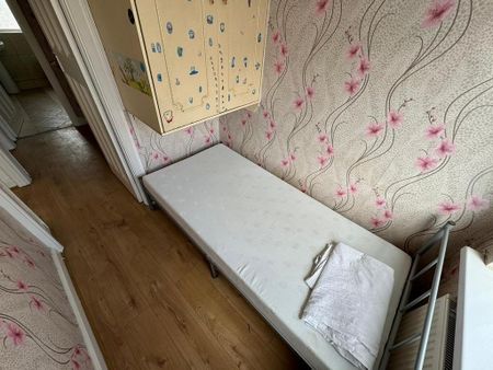 4 bedroom terraced house to rent - Photo 5