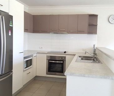 Great location townhouse in Calamvale - Photo 1