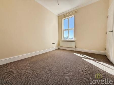 2 bedroom Semi-detached house To Let - Photo 3